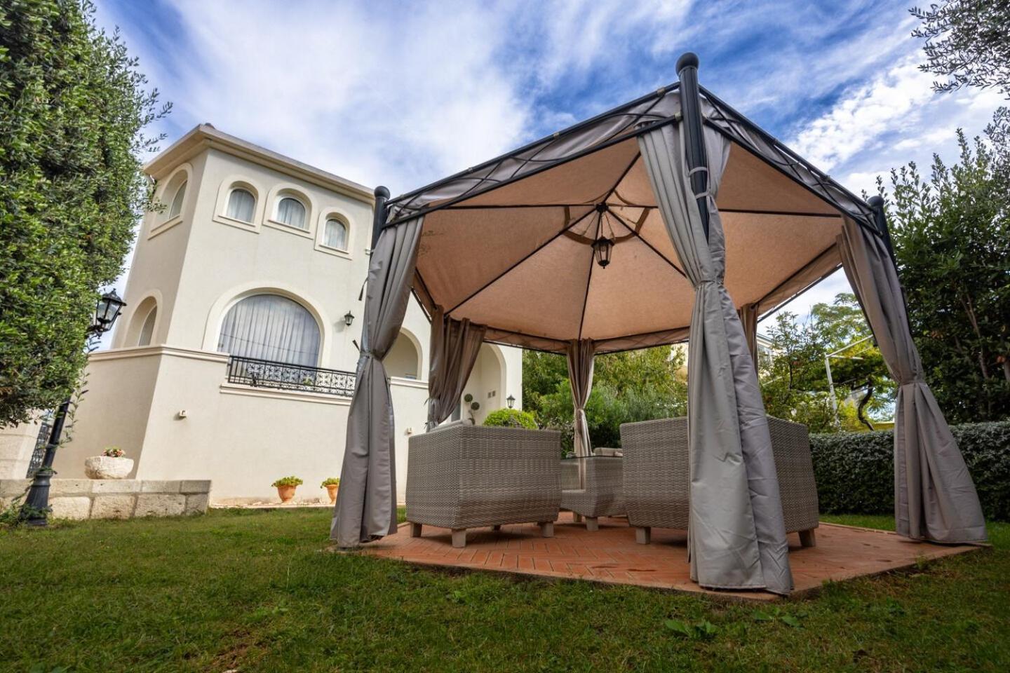 Holiday Home Darko - With Parking Split Exterior photo