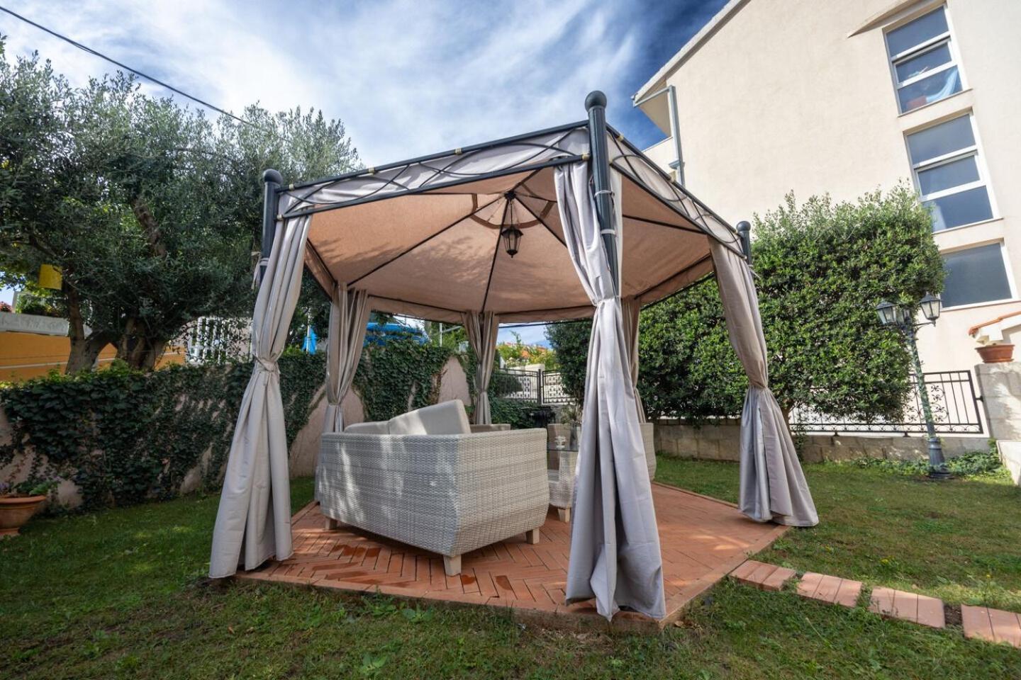 Holiday Home Darko - With Parking Split Exterior photo